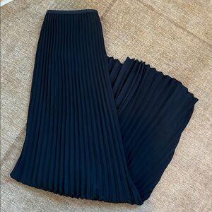 Aritzia Babaton High Waisted Pleated Jude Skirt size small black